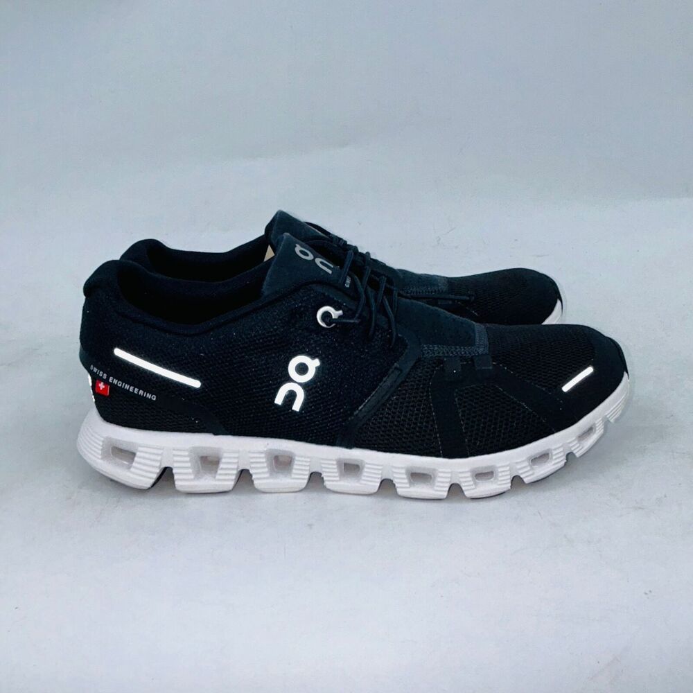 ON RUNNING CLOUD 5 WOMENS BLACK AND WHITE BREATHEABLE RUNNING SHOES SIZE 7.5B